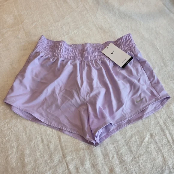 New Nike Women's DRI-FIT Loose Fit Training Shorts - Light Purple - Size Medium - Picture 2 of 10